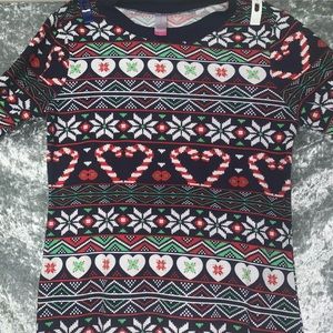 CHRISTMAS SWEATER + FREE MAKEUP PRODUCT